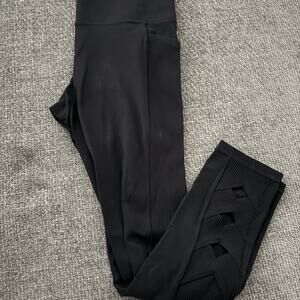 Athleta salutation 7/8 Black Leggings M-Tall